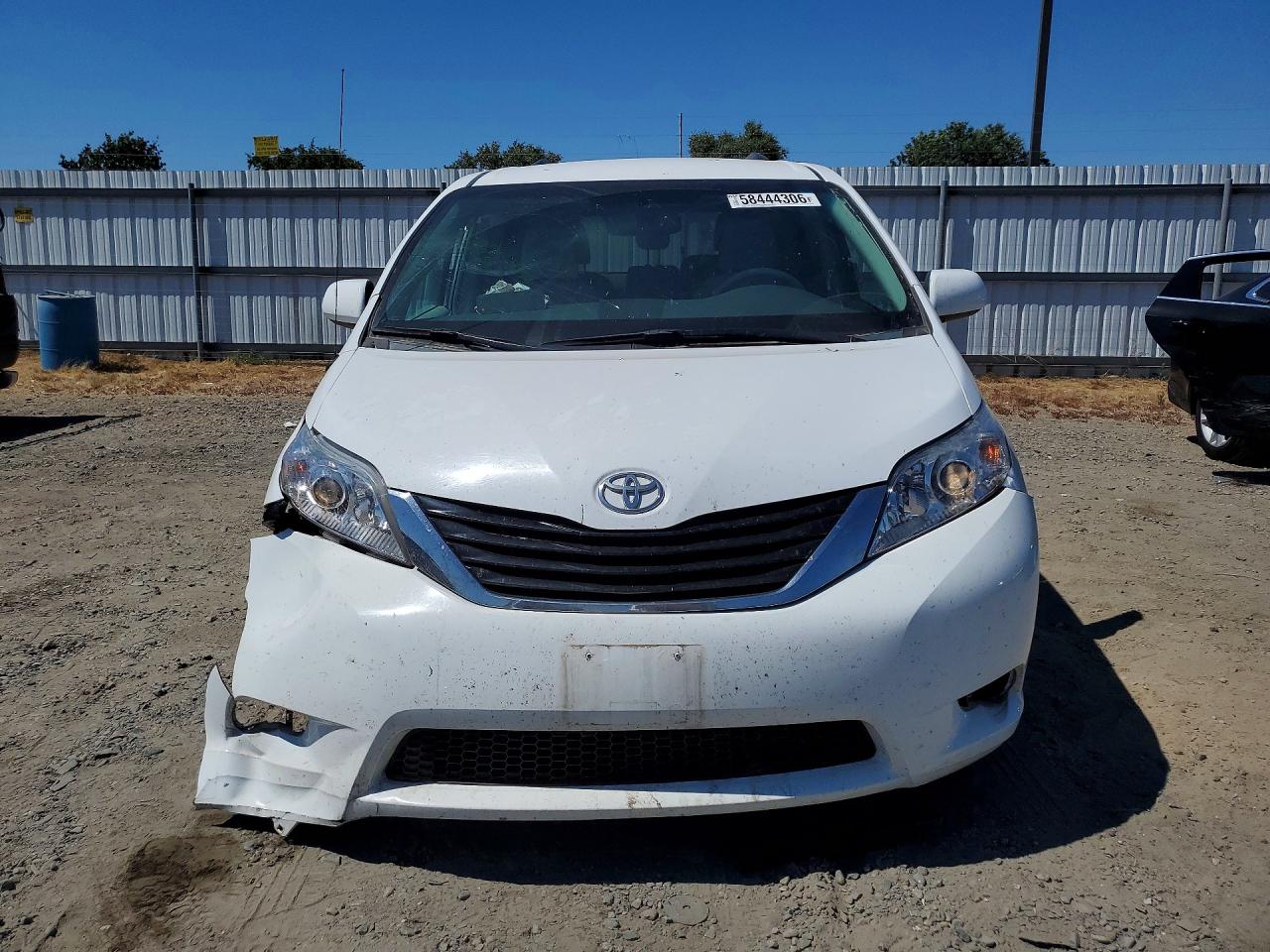2013 TOYOTA SIENNA