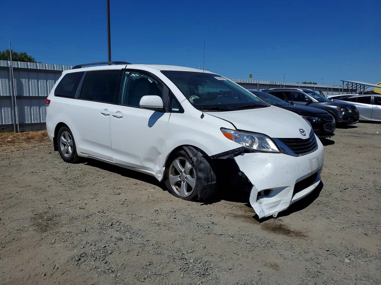 2013 TOYOTA SIENNA