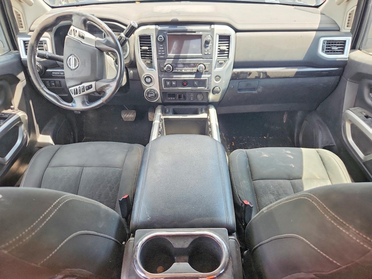 2017 NISSAN TITAN