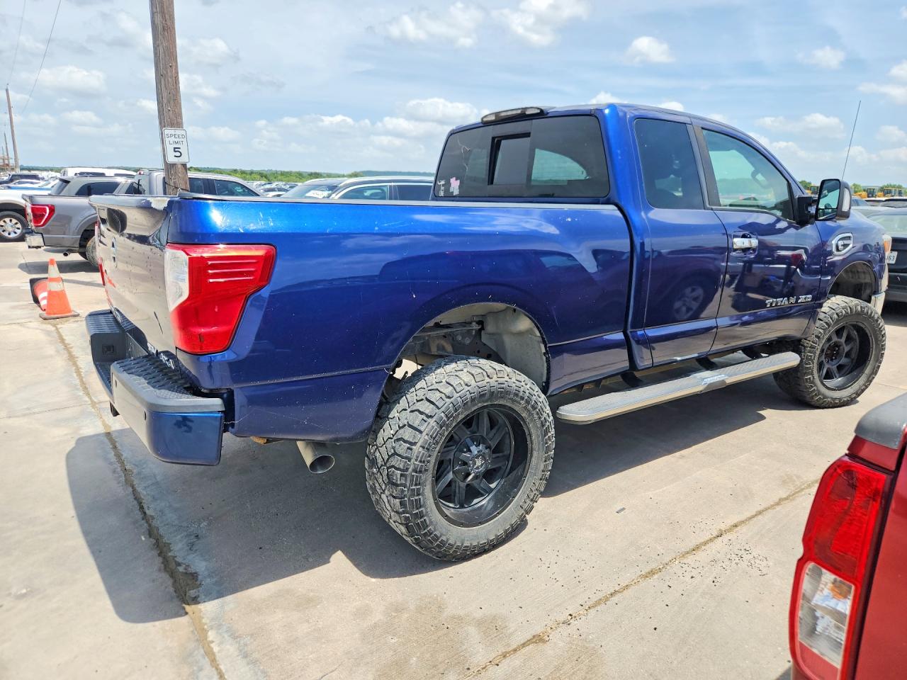 2017 NISSAN TITAN