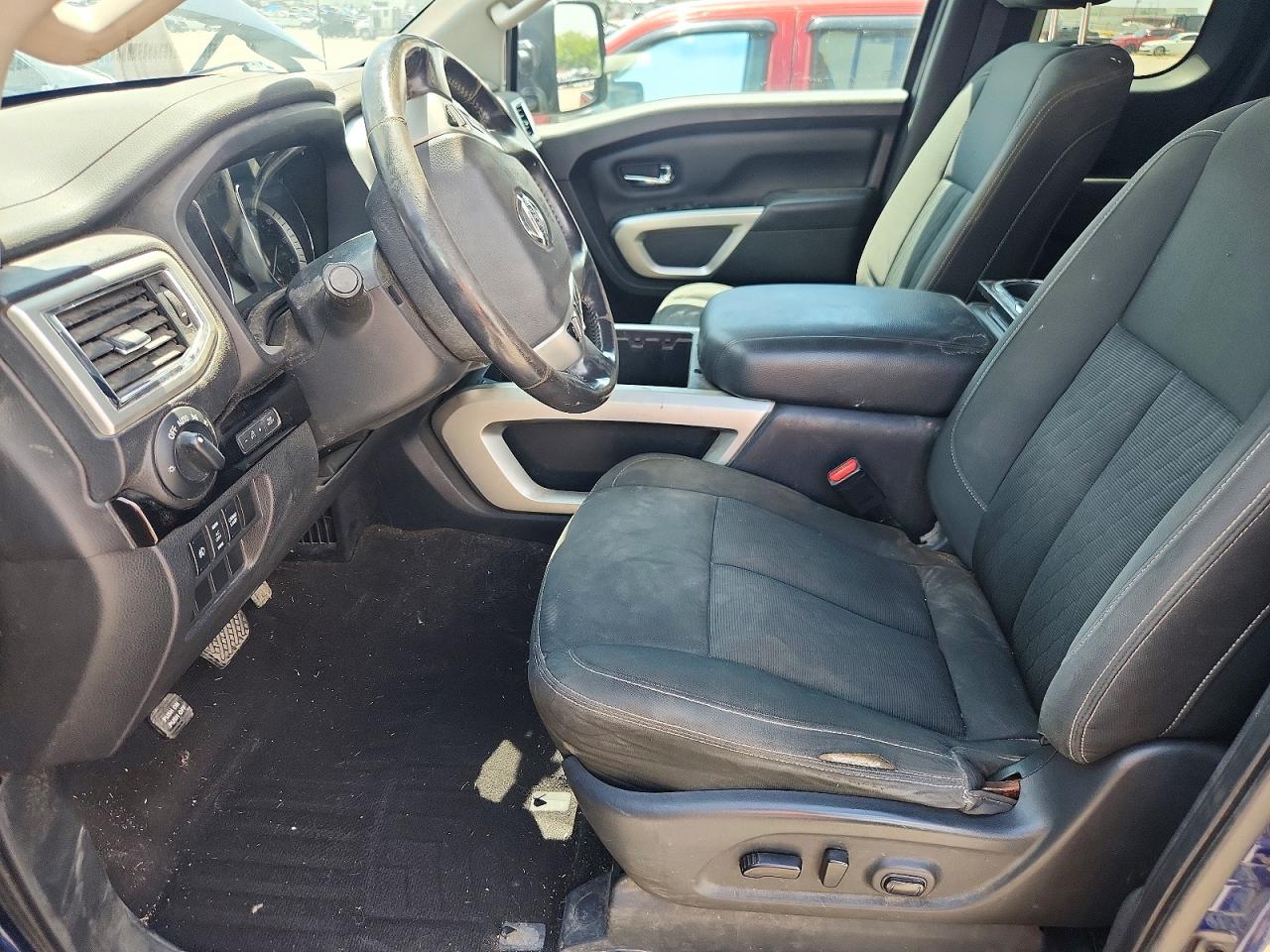 2017 NISSAN TITAN