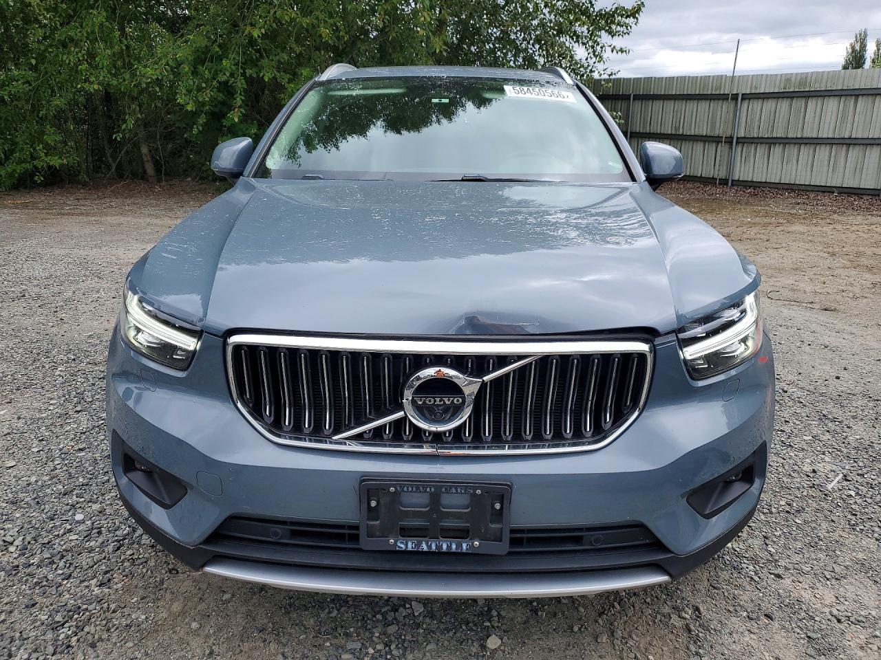 2020 VOLVO XC40
