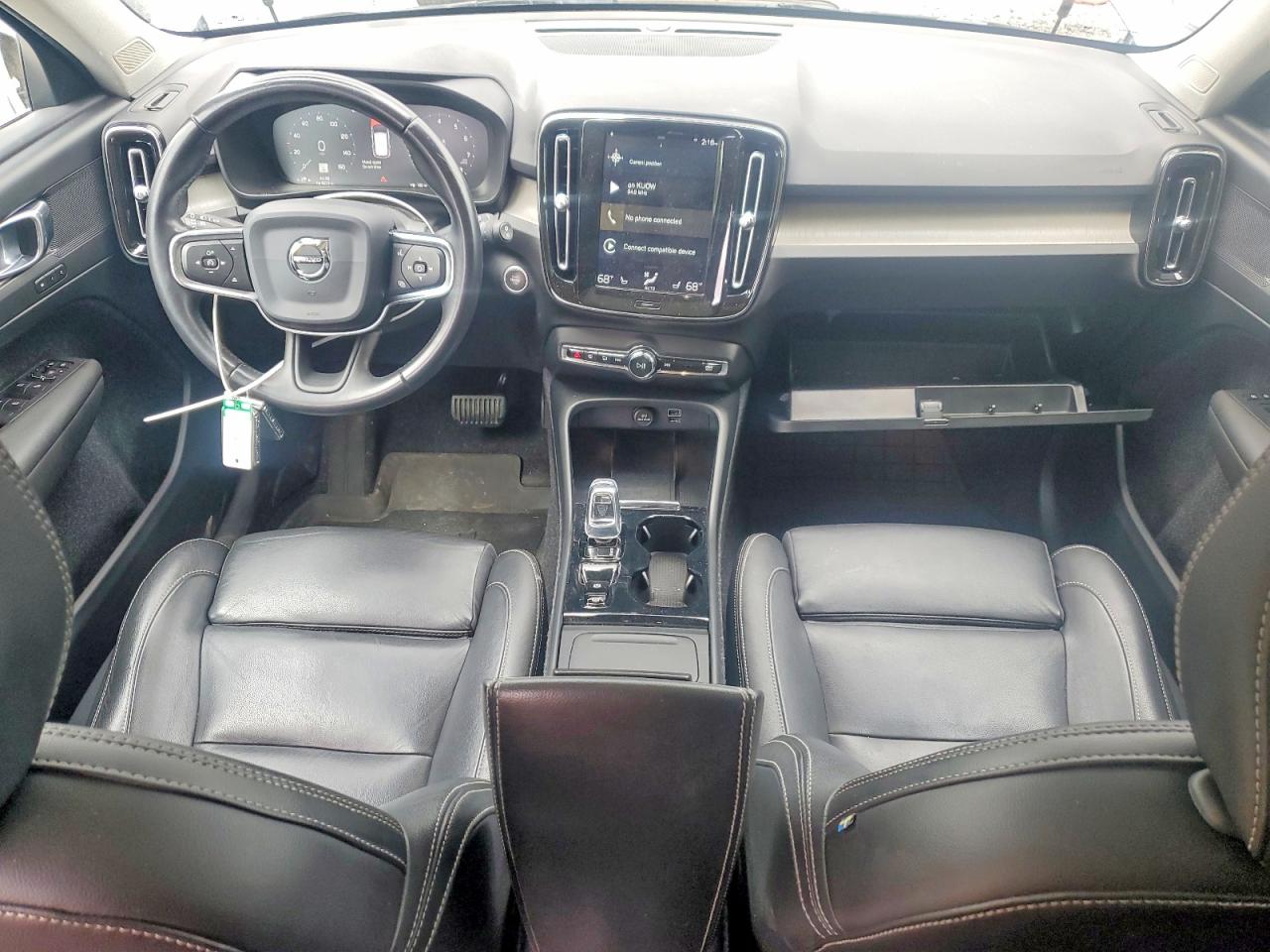 2020 VOLVO XC40