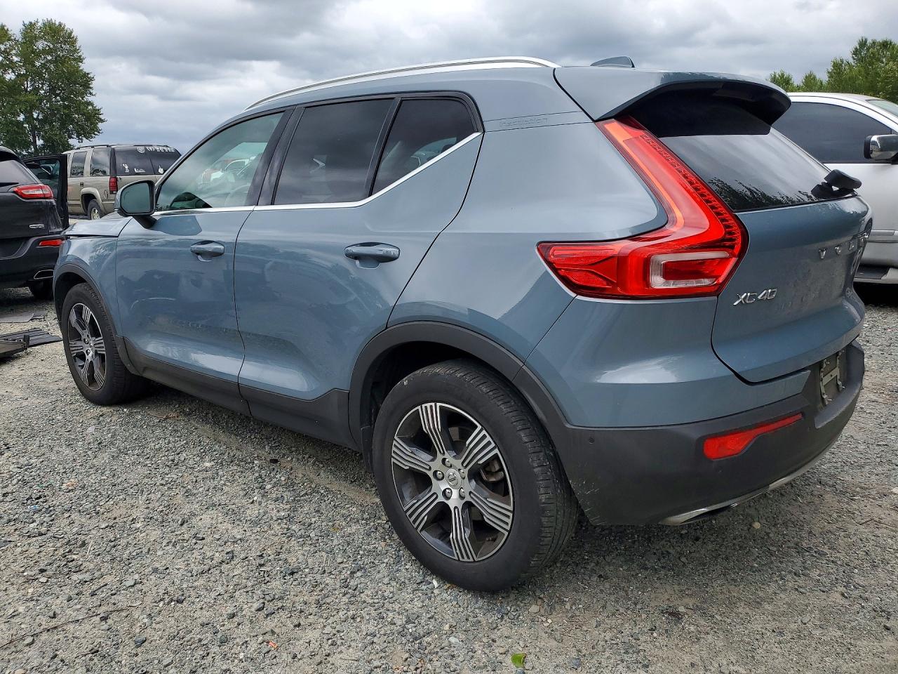 2020 VOLVO XC40