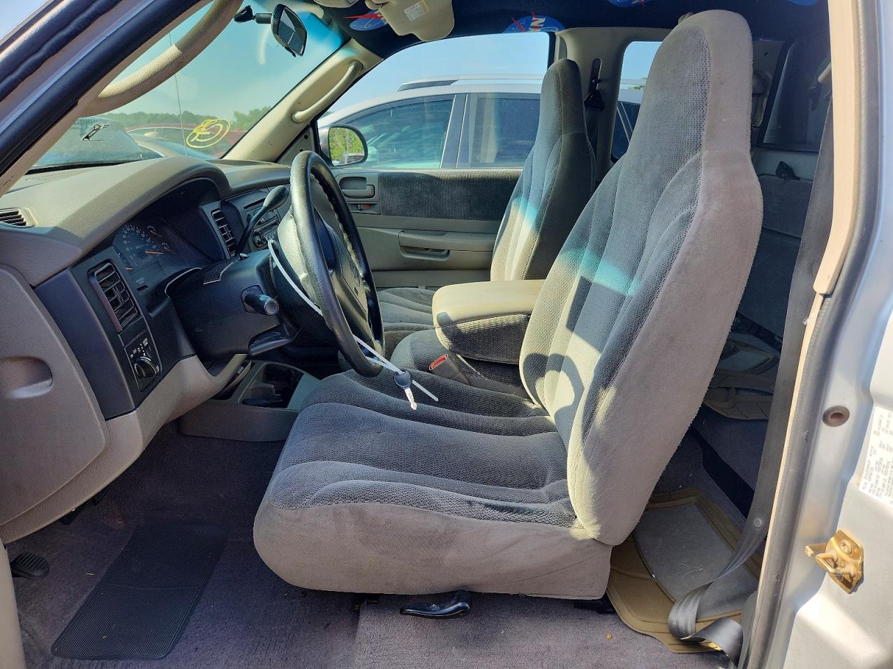 2002 DODGE DAKOTA