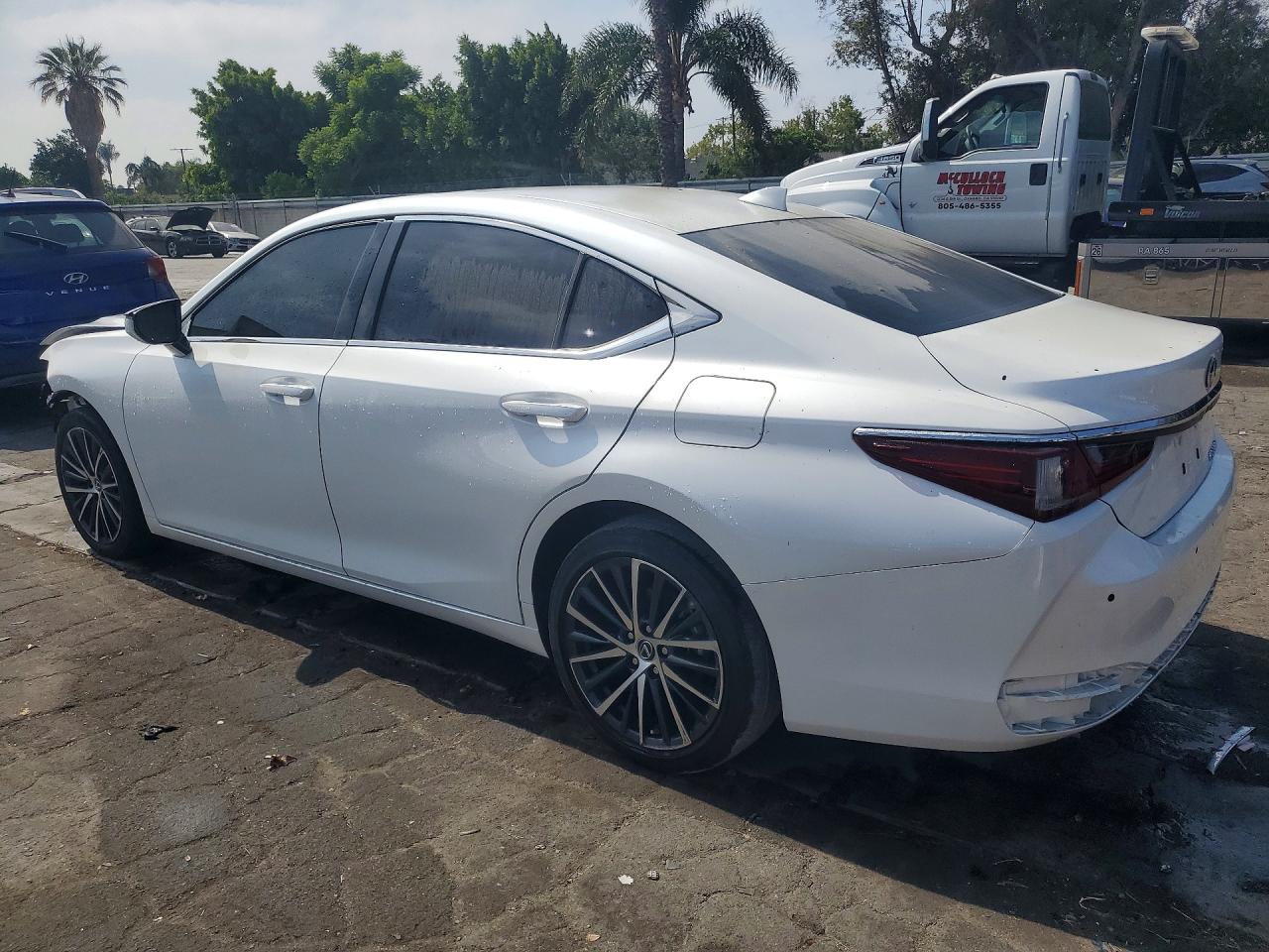 2025 LEXUS ES300