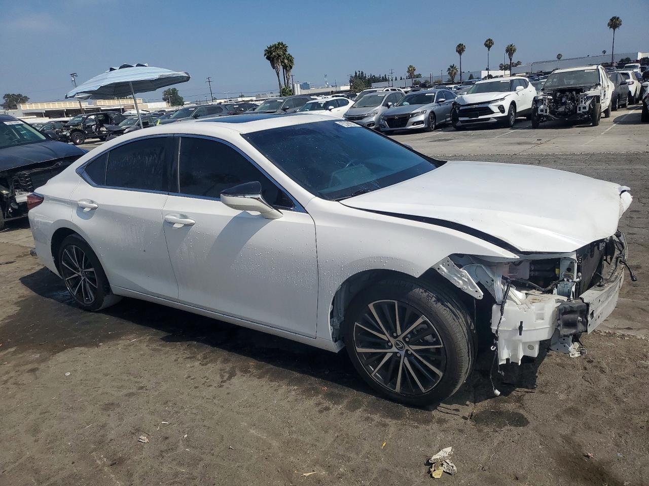 2025 LEXUS ES300
