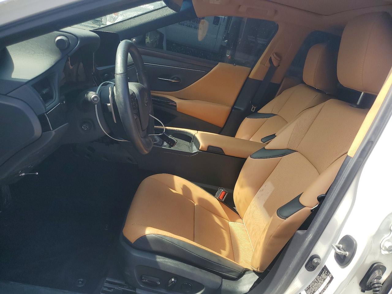 2025 LEXUS ES300