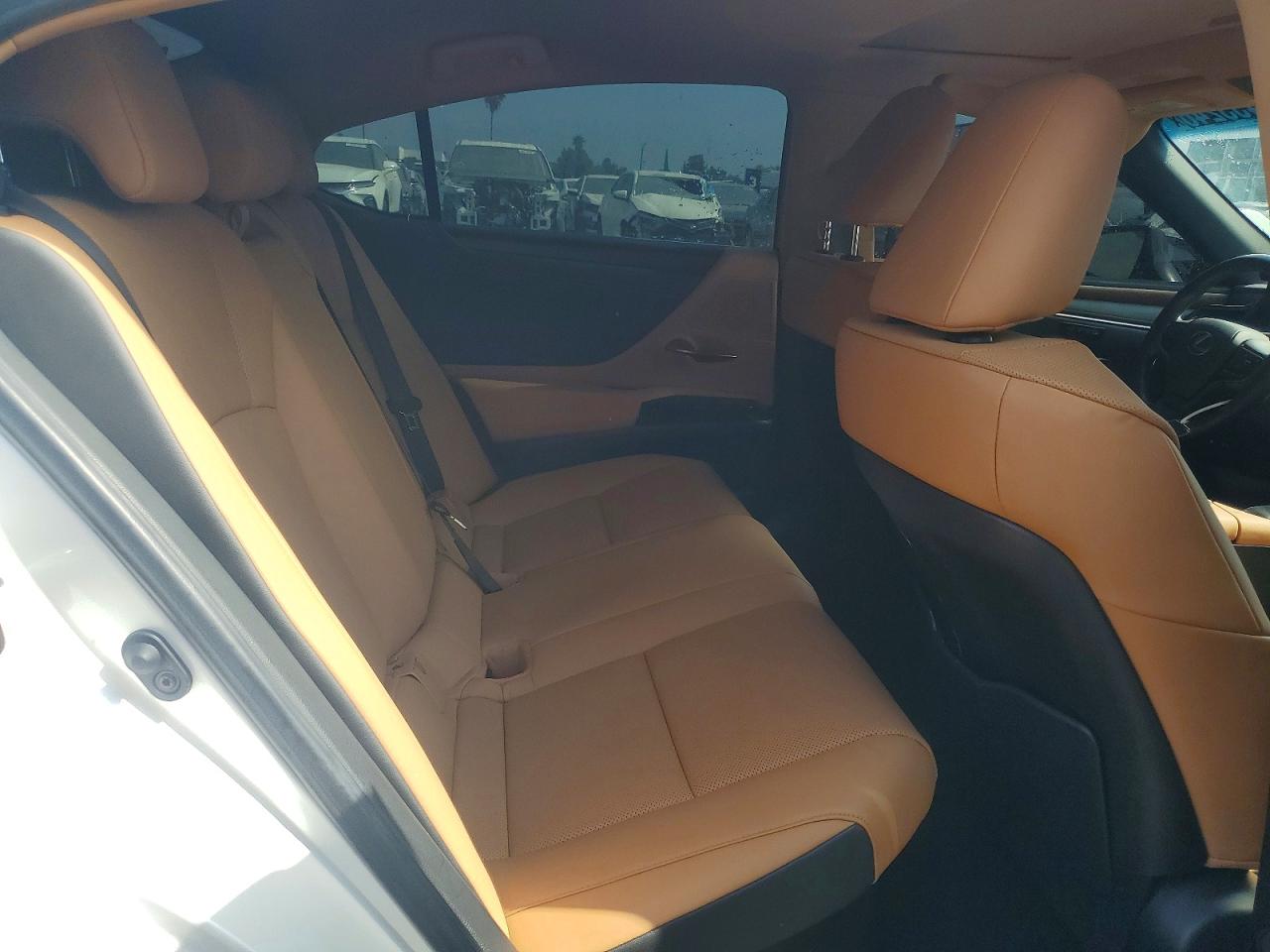 2025 LEXUS ES300