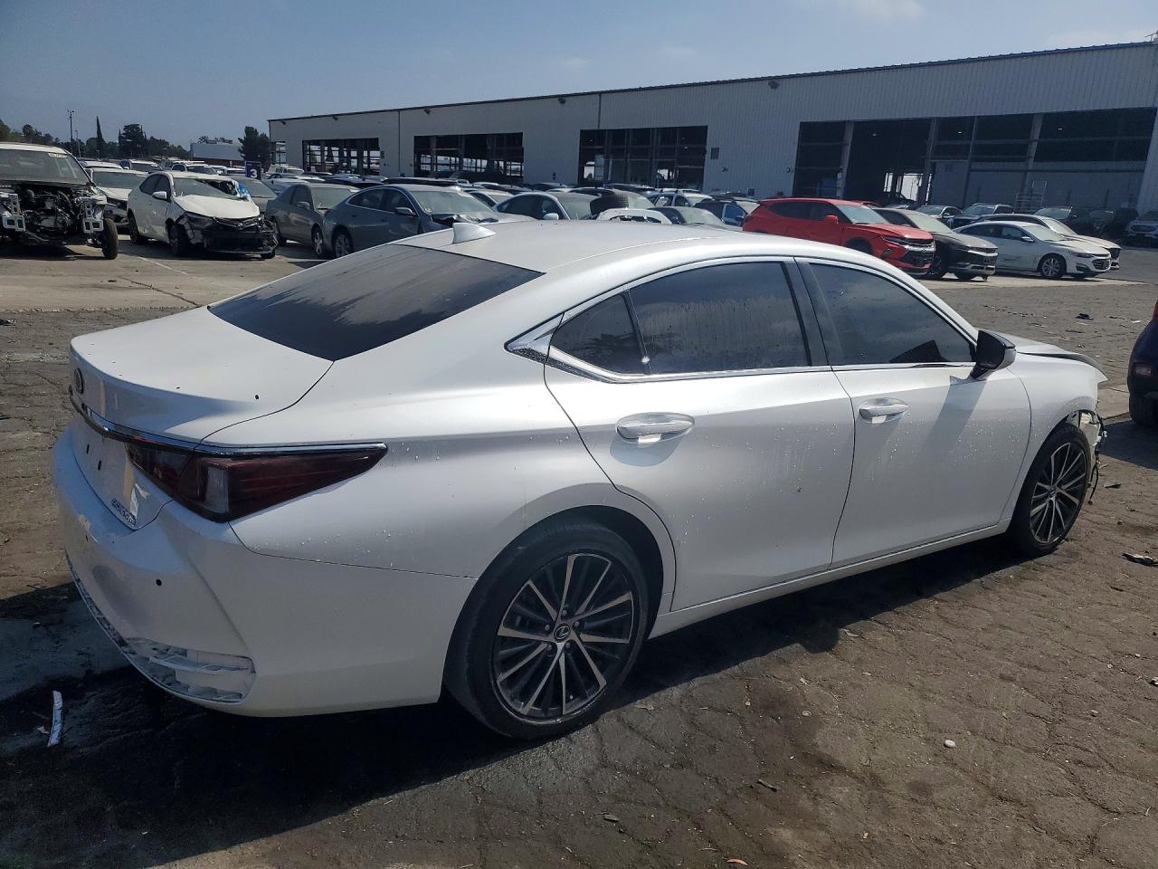 2025 LEXUS ES300