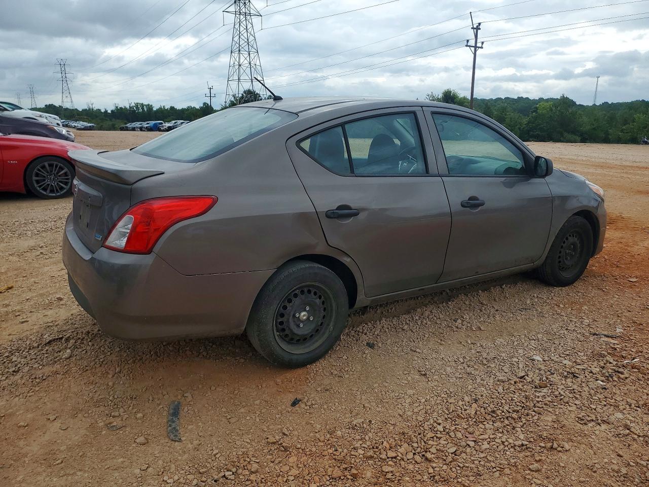 2015 NISSAN VERSA