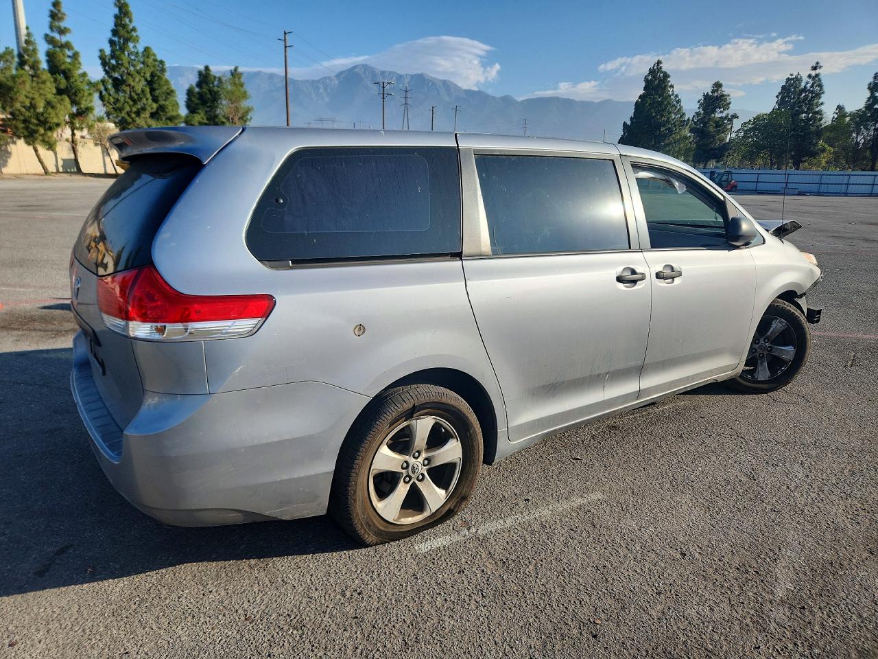 2013 TOYOTA SIENNA