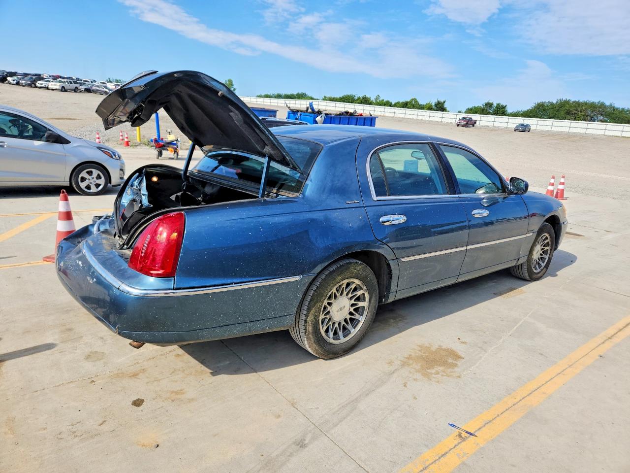 2002 LINCOLN TOWNCAR