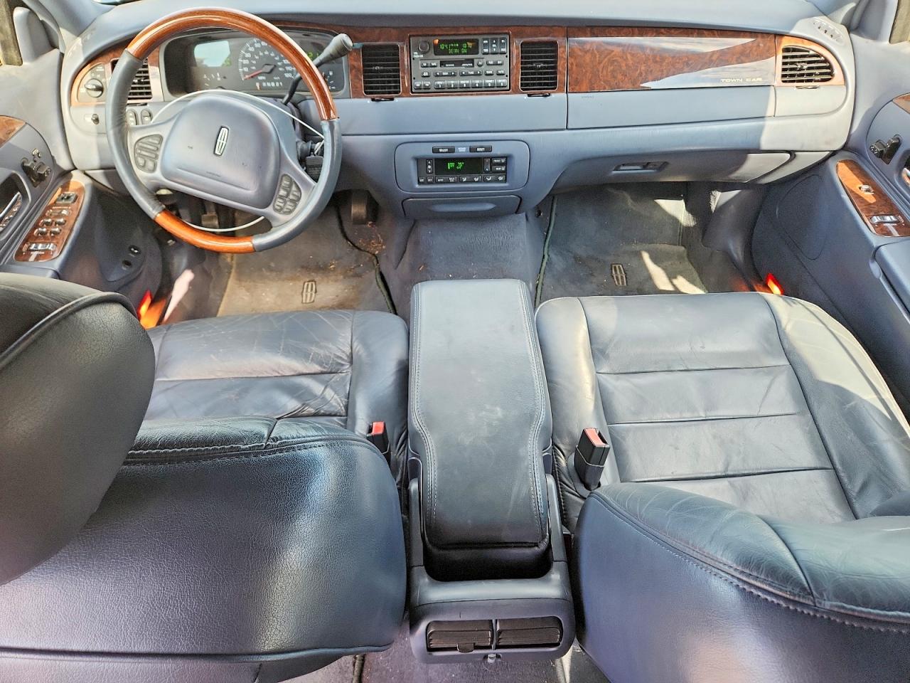 2002 LINCOLN TOWNCAR