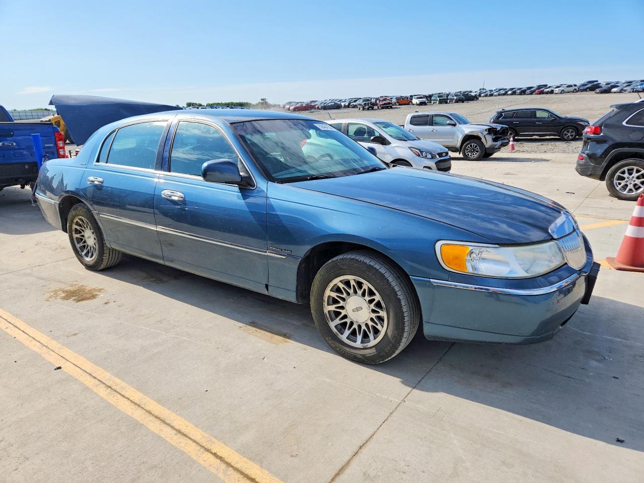 2002 LINCOLN TOWNCAR
