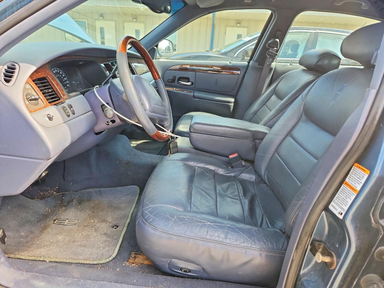 2002 LINCOLN TOWNCAR