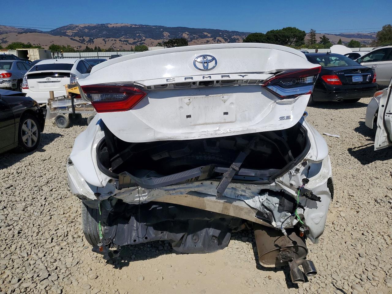 2024 TOYOTA CAMRY