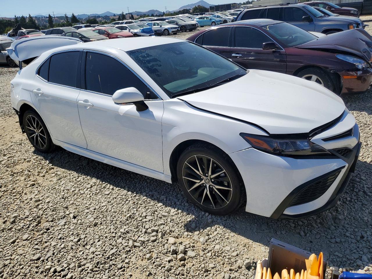 2024 TOYOTA CAMRY