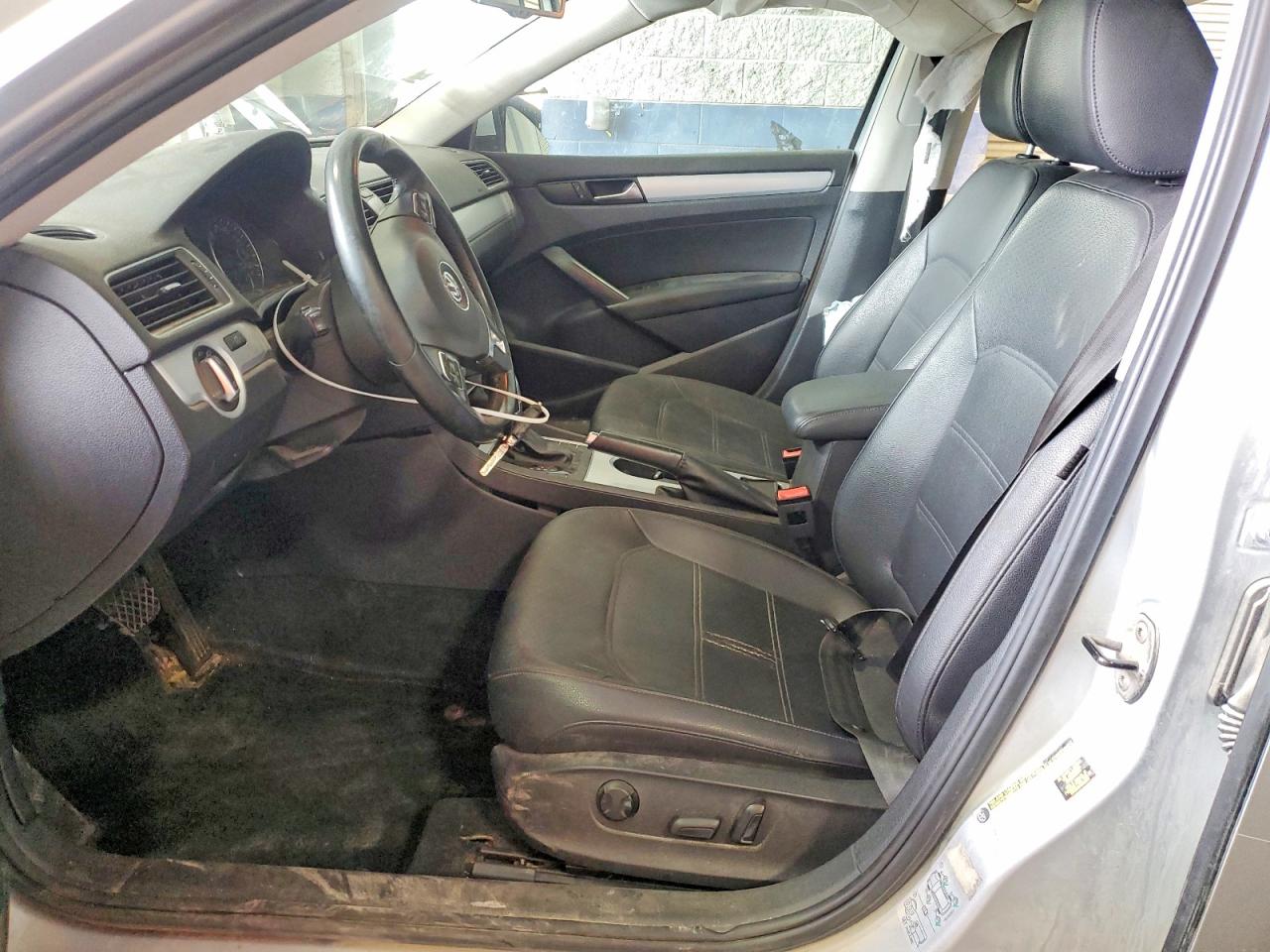 2013 VOLKSWAGEN PASSAT