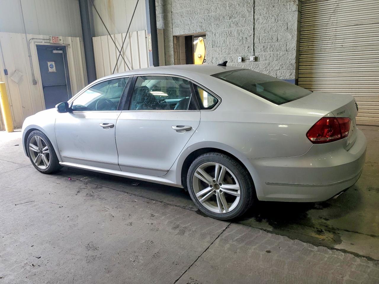 2013 VOLKSWAGEN PASSAT