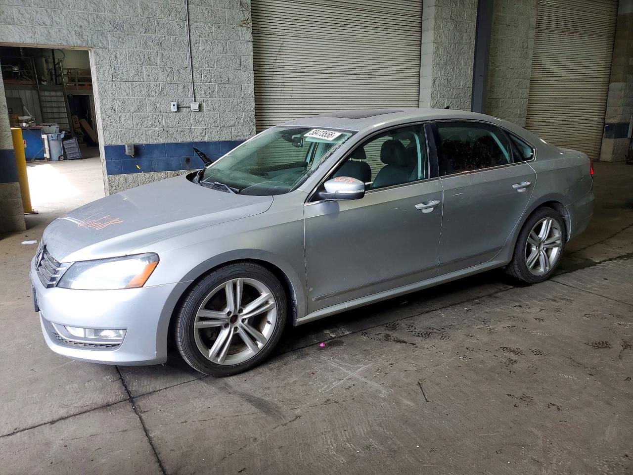 2013 VOLKSWAGEN PASSAT