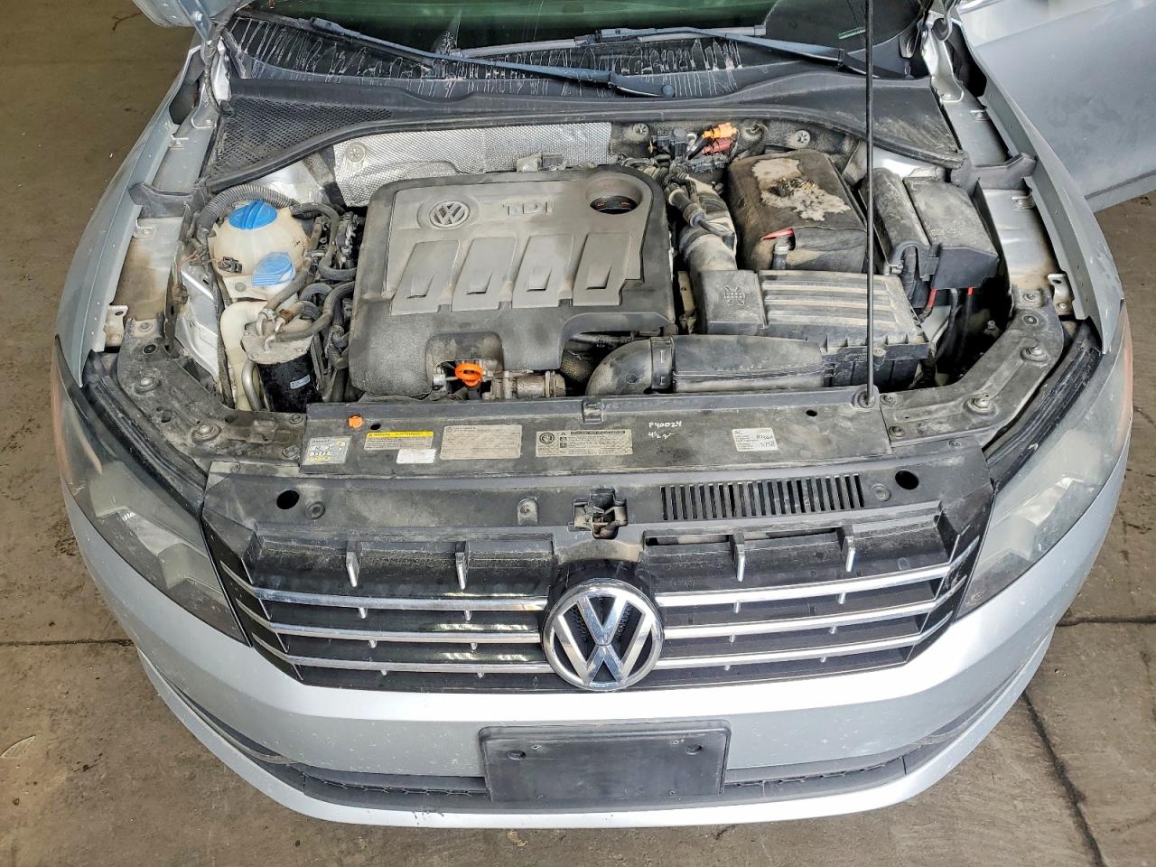 2013 VOLKSWAGEN PASSAT