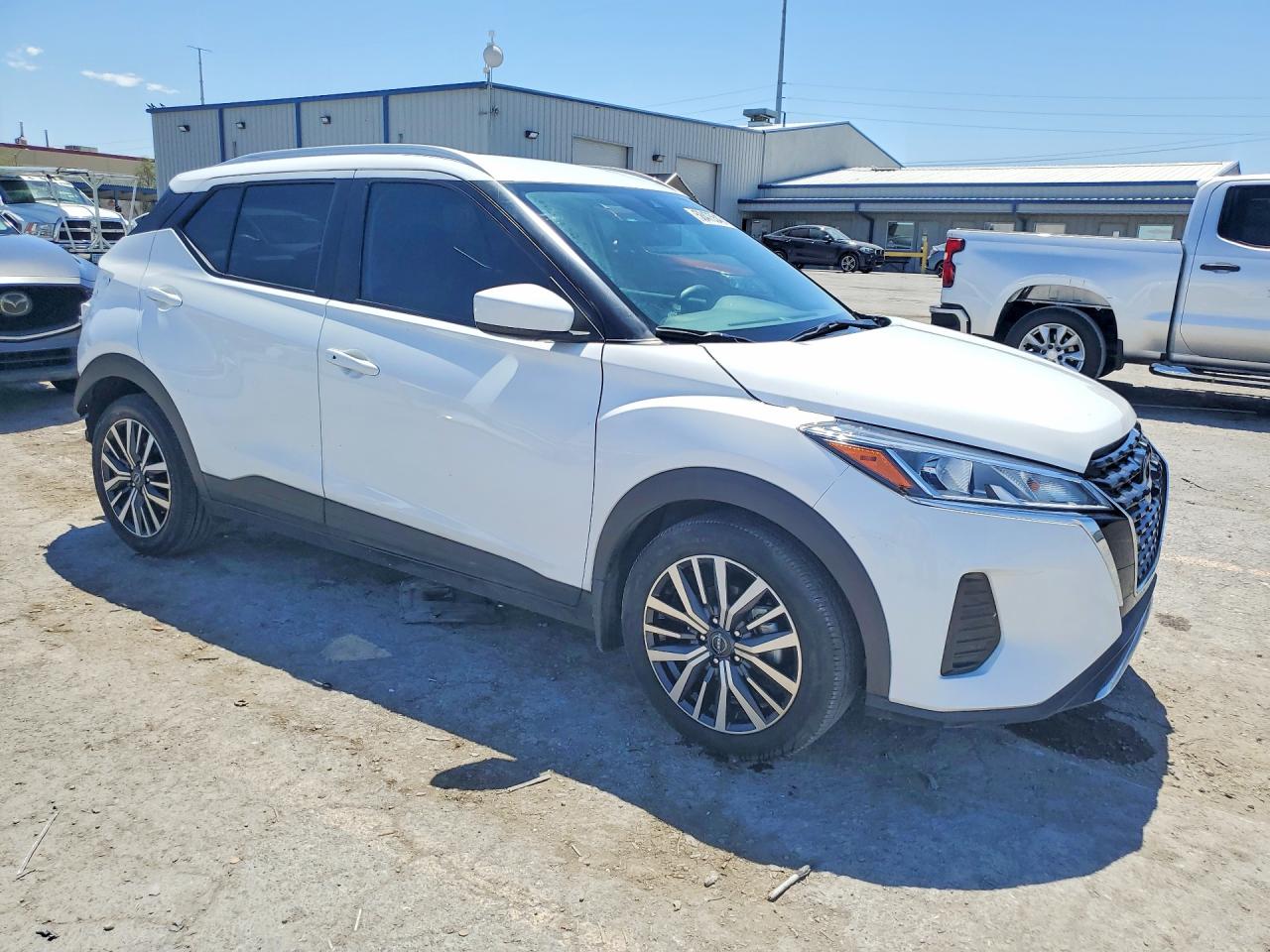 2023 NISSAN KICKS