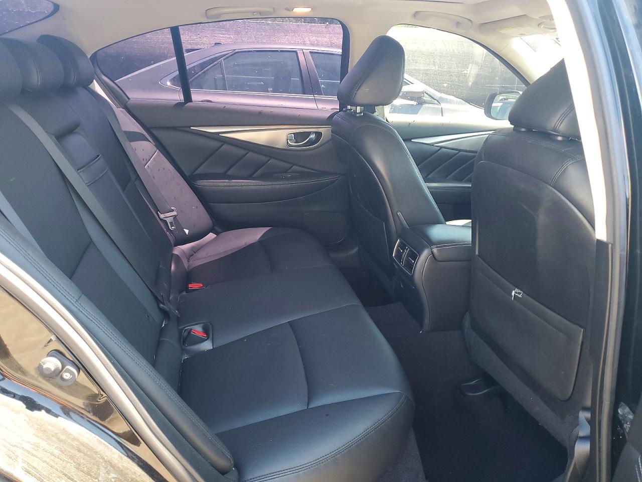 2015 INFINITI Q50