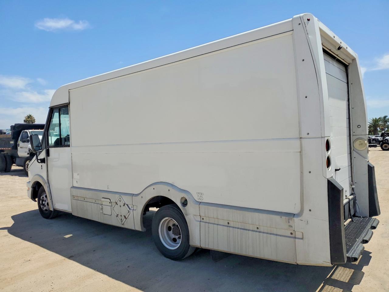 2016 ISUZU NPR