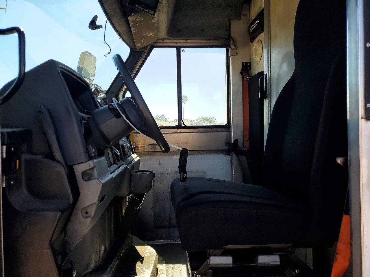2016 ISUZU NPR