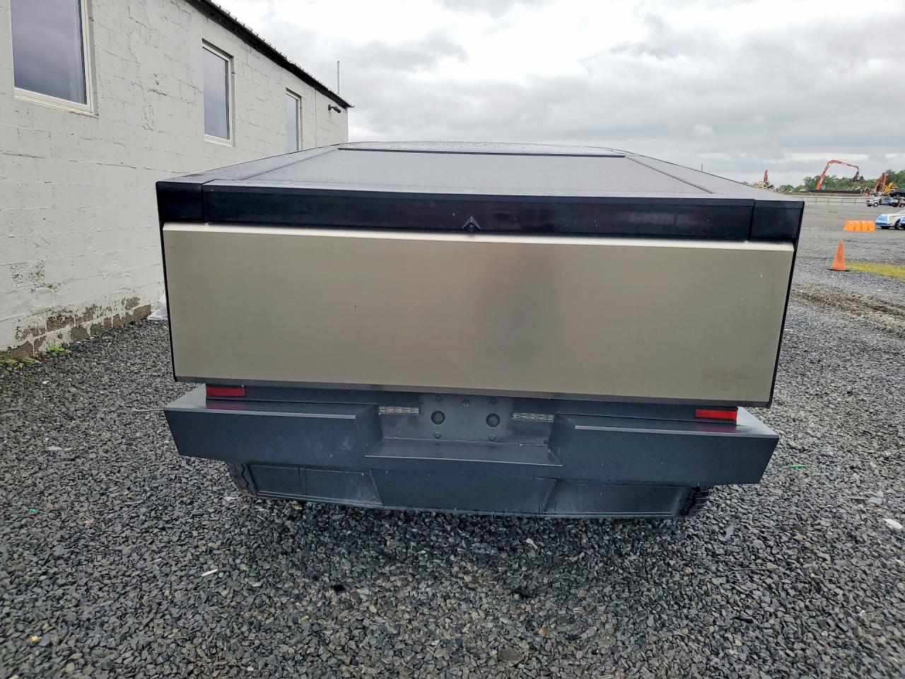 2024 TESLA CYBERTRUCK