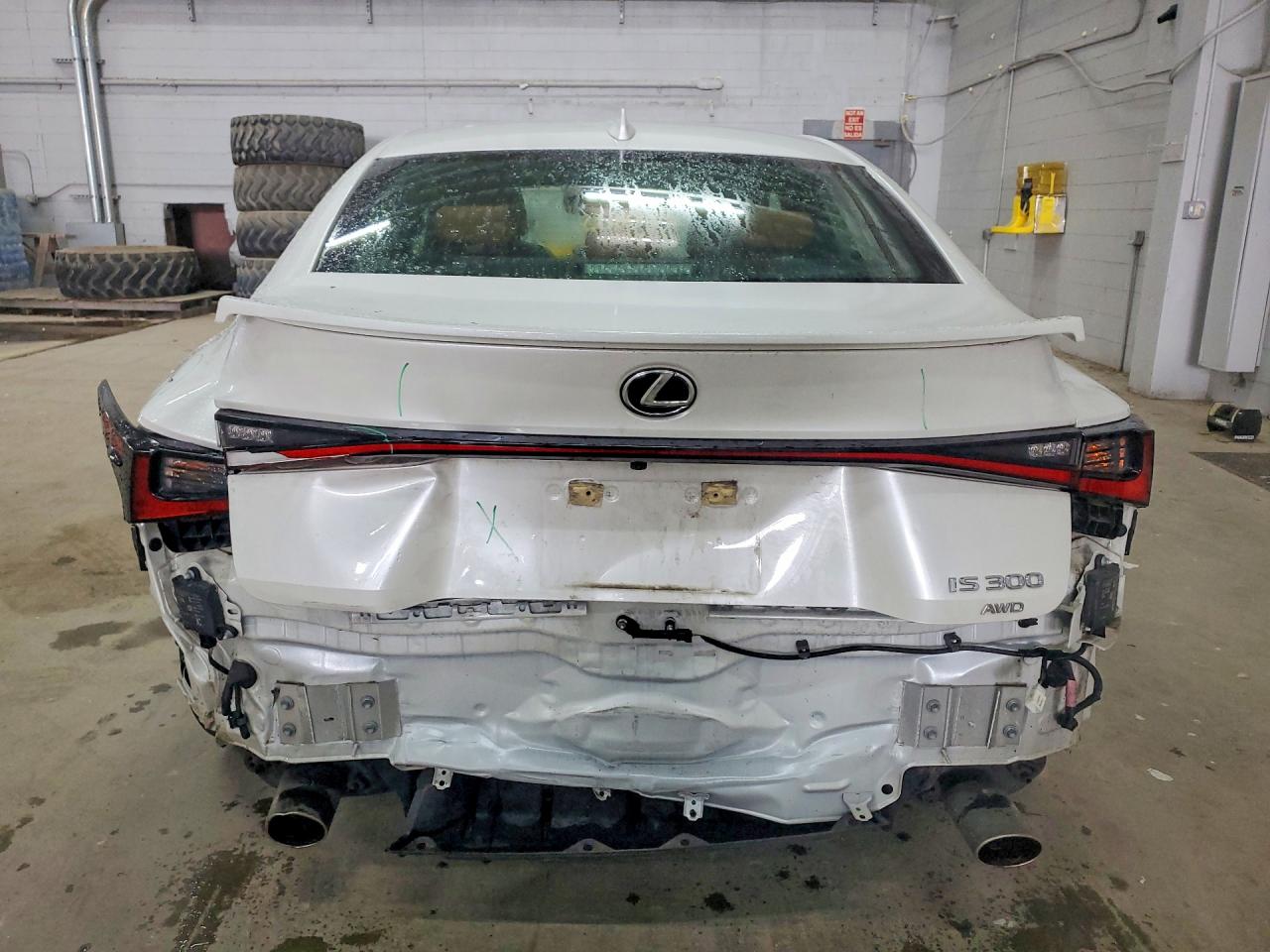 2021 LEXUS IS