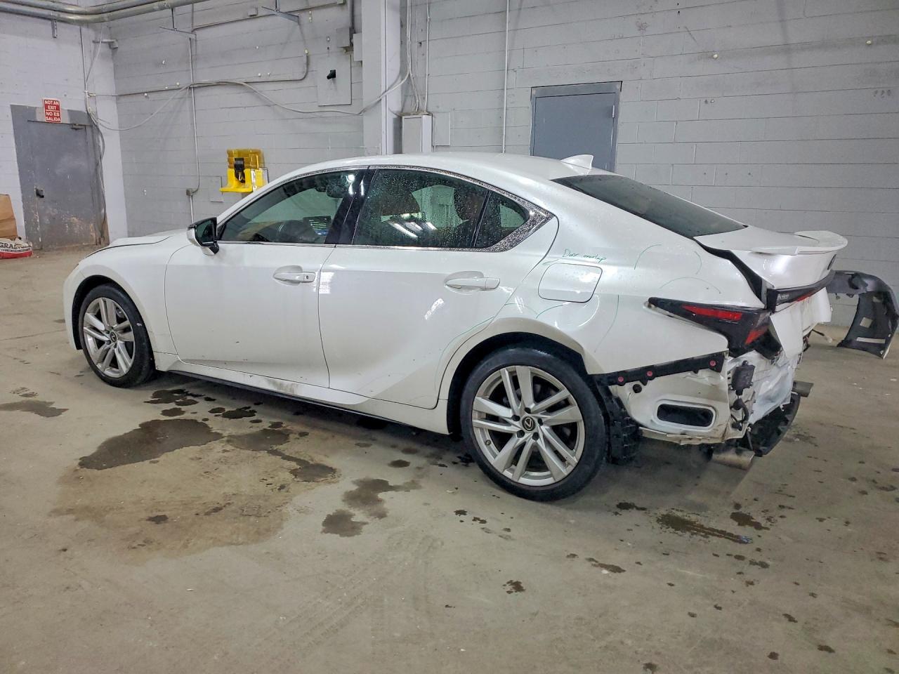 2021 LEXUS IS