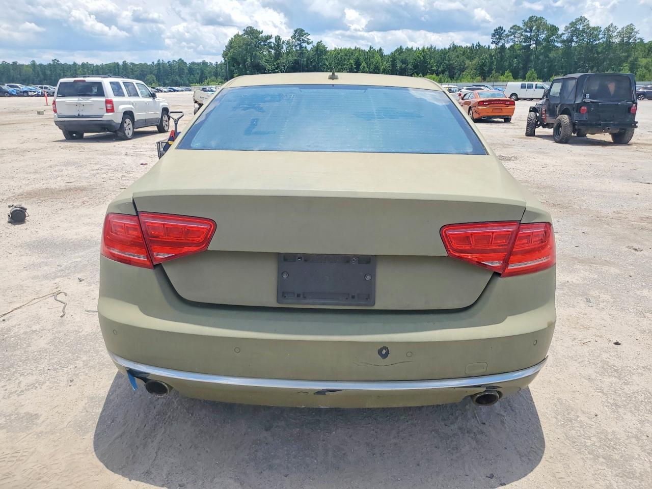 2011 AUDI A8