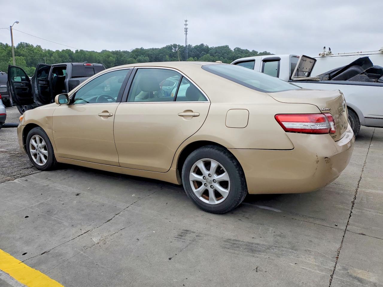 2011 TOYOTA CAMRY