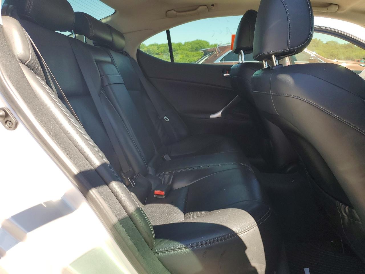 2011 LEXUS IS