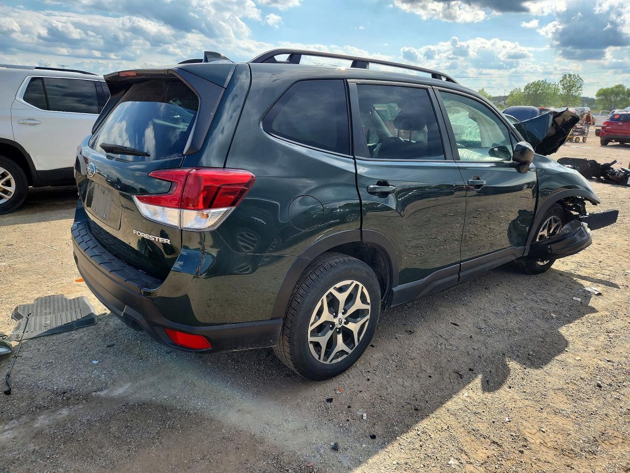 2022 SUBARU FORESTER