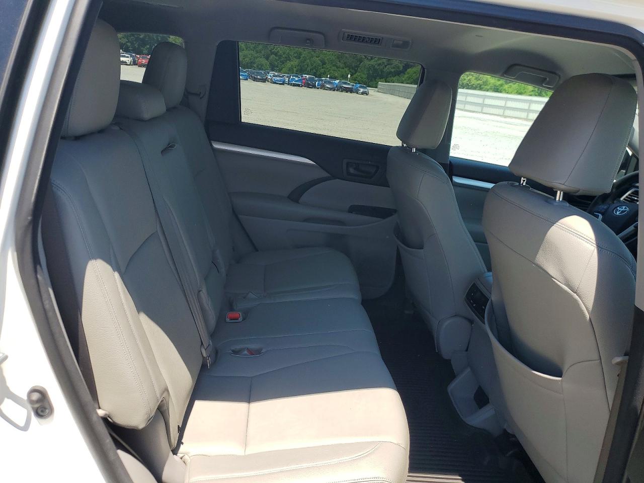 2016 TOYOTA HIGHLANDER
