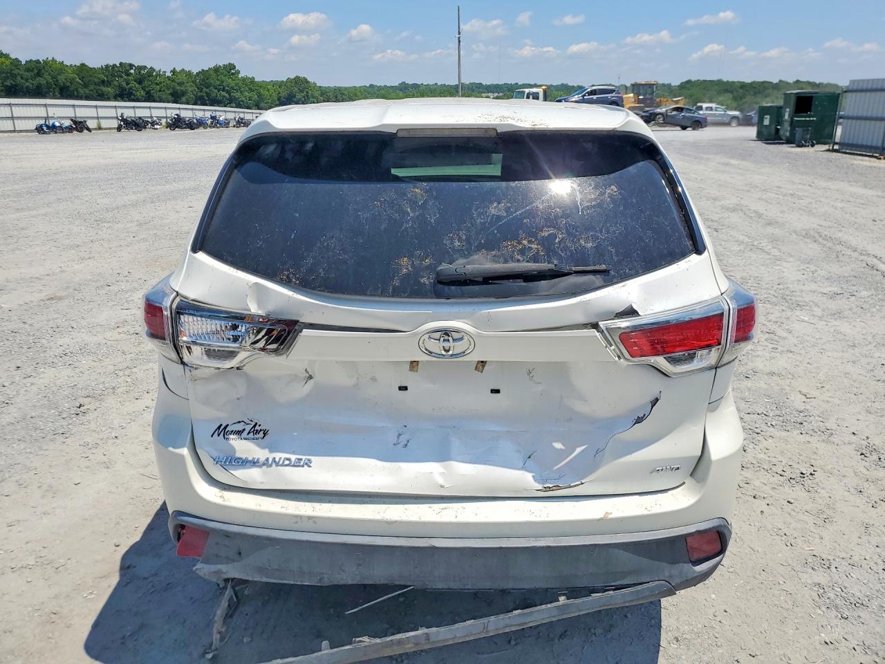 2016 TOYOTA HIGHLANDER