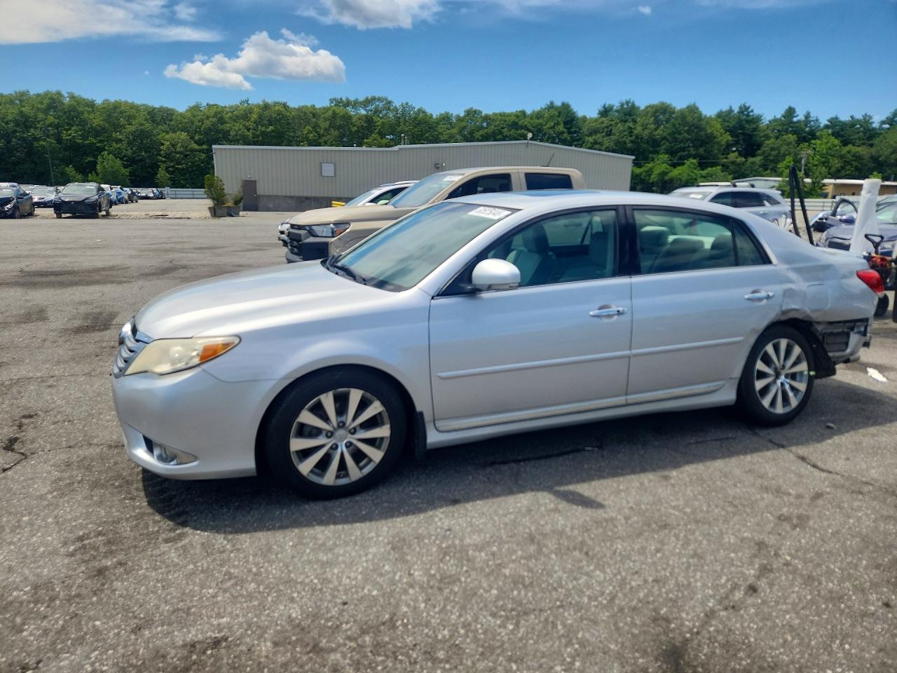 2012 TOYOTA AVALON