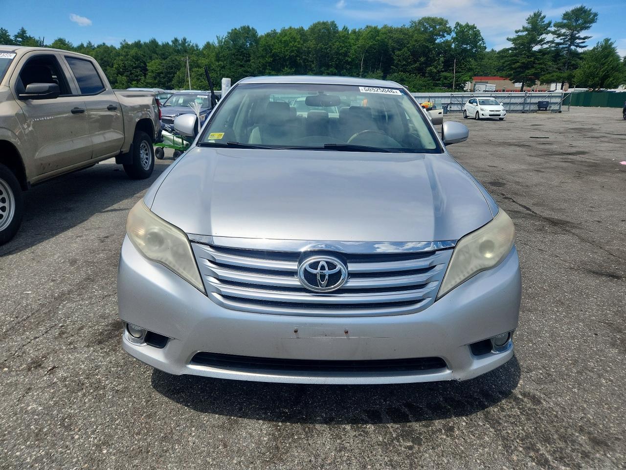 2012 TOYOTA AVALON