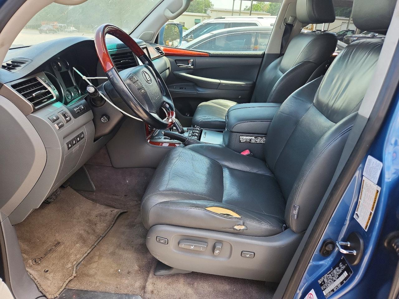 2009 LEXUS LX570