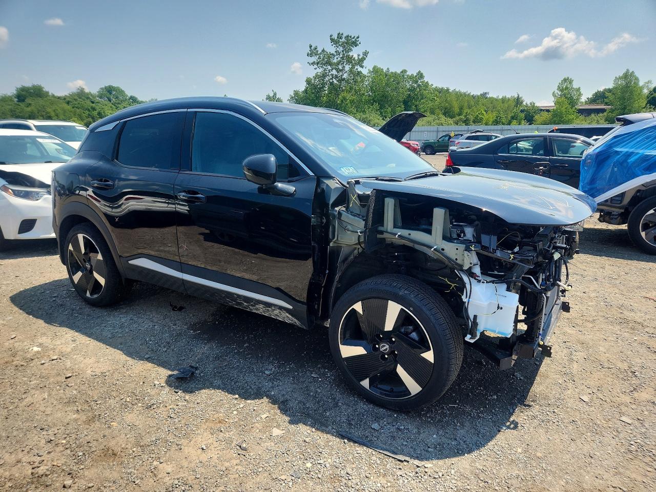 2025 NISSAN KICKS