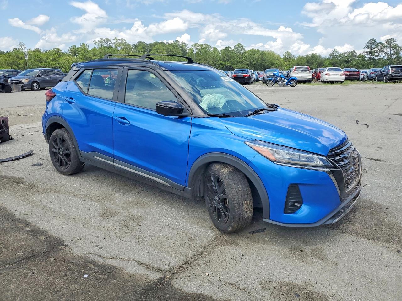 2021 NISSAN KICKS