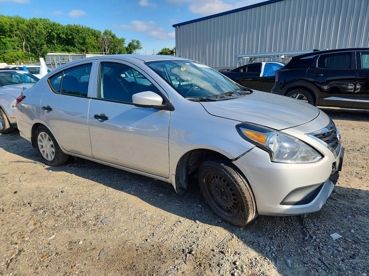 2017 NISSAN VERSA