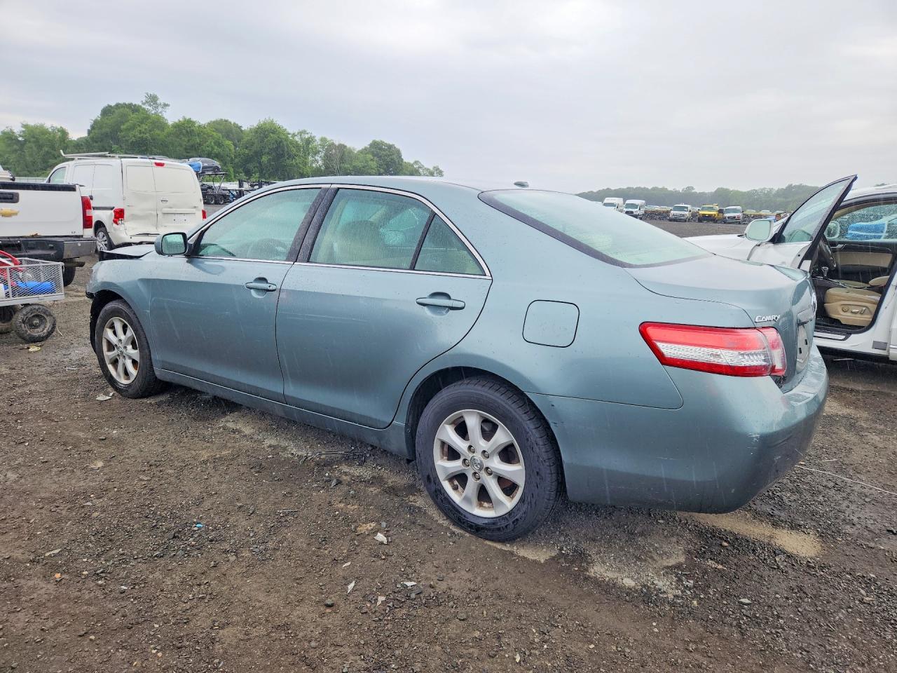2011 TOYOTA CAMRY