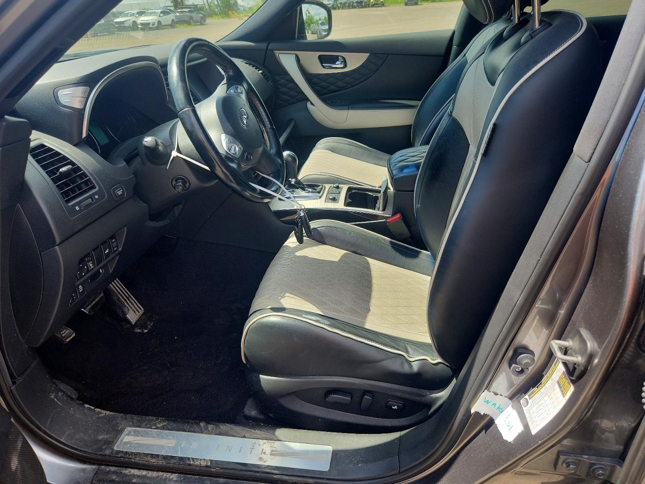 2017 INFINITI QX70