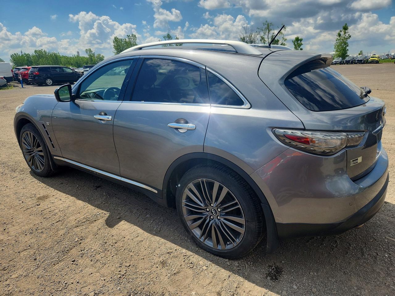 2017 INFINITI QX70