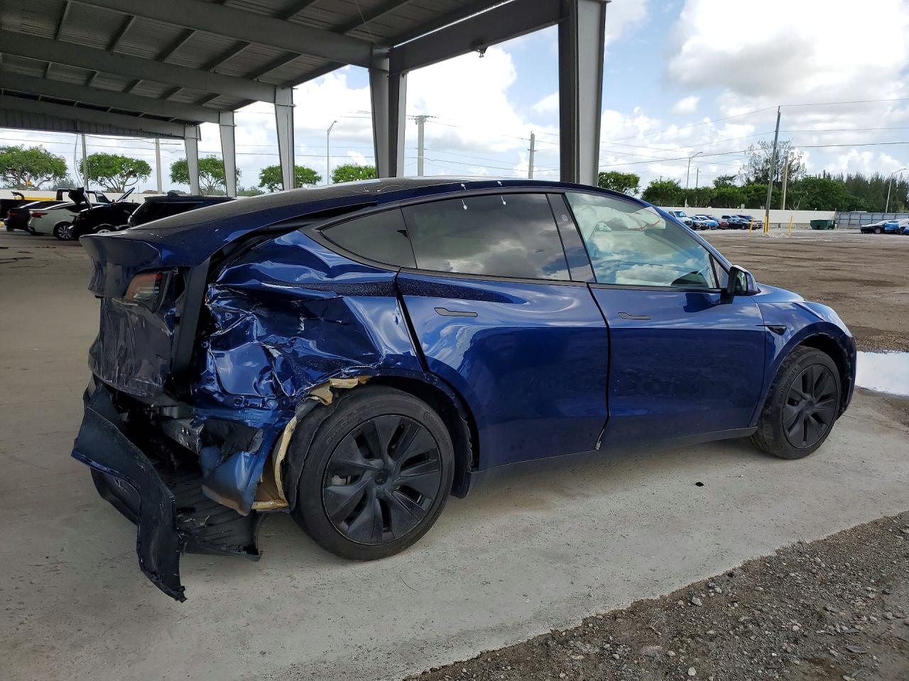2025 TESLA MODEL Y
