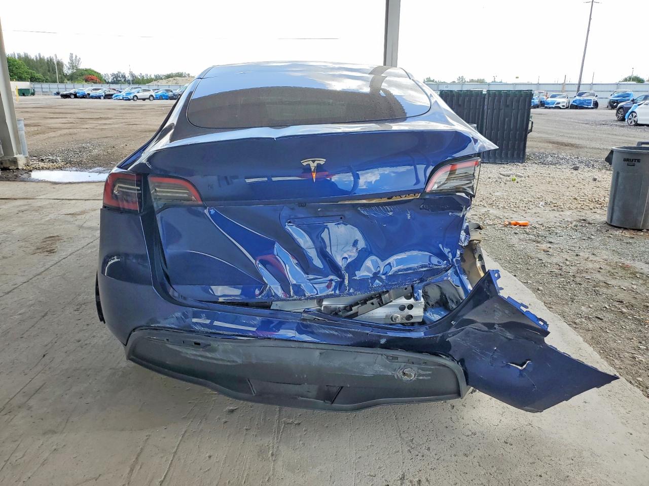 2025 TESLA MODEL Y
